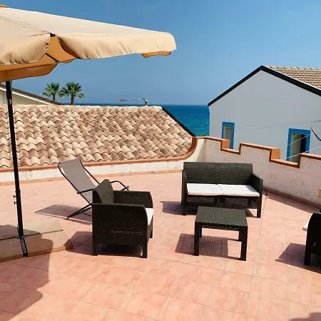 Terrazza Sulle Isole Eolie 度假居 *